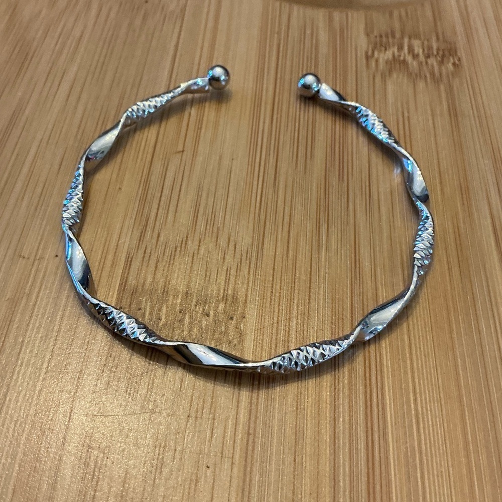 Beautiful cuff bracelet!  BN!